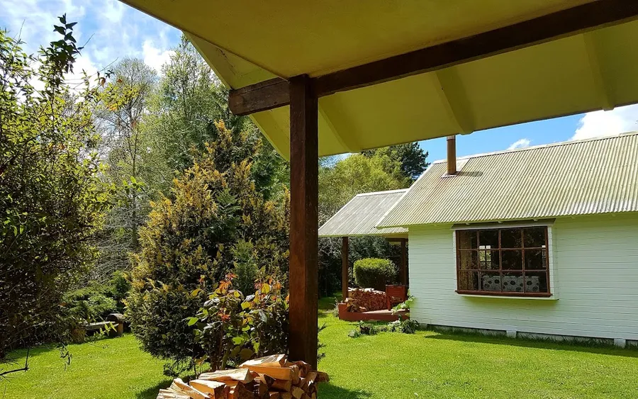 Chalets de madera del Centro Campestre Mavidahue rodeados de campo